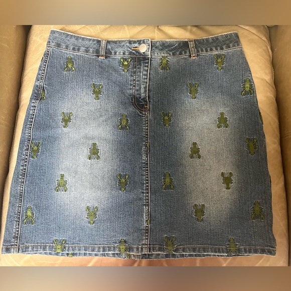 Lilly Pulitzer Dresses & Skirts - VGUC Lilly Pulitzer embroidered lobsters jean stretch skirt 10